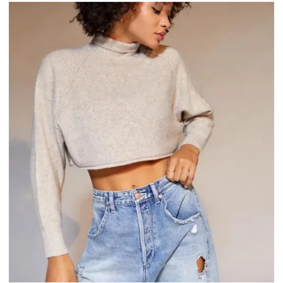 New Urban Outfitters Kyla Cropped Turtleneck Sweater Small - Picture 2 of 11